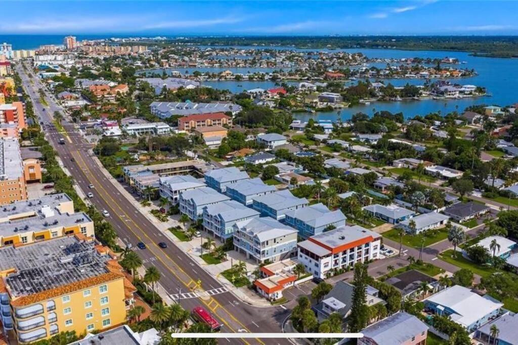 Luxurious Modern Townhouse Right Across Beach!! Table Tennis St. Pete Beach Exterior foto
